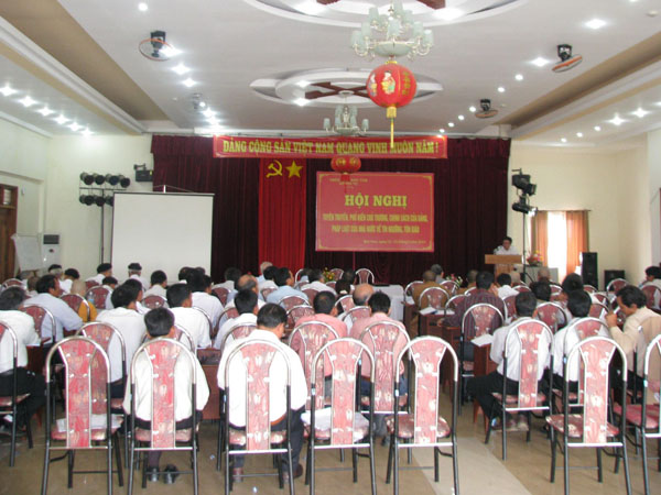 Kon Tum province disseminates religious law to dignitaries